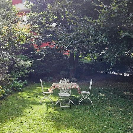 Appartamento Con Ingresso Autonomo, Giardino Privato E Portico Introbio Esterno foto