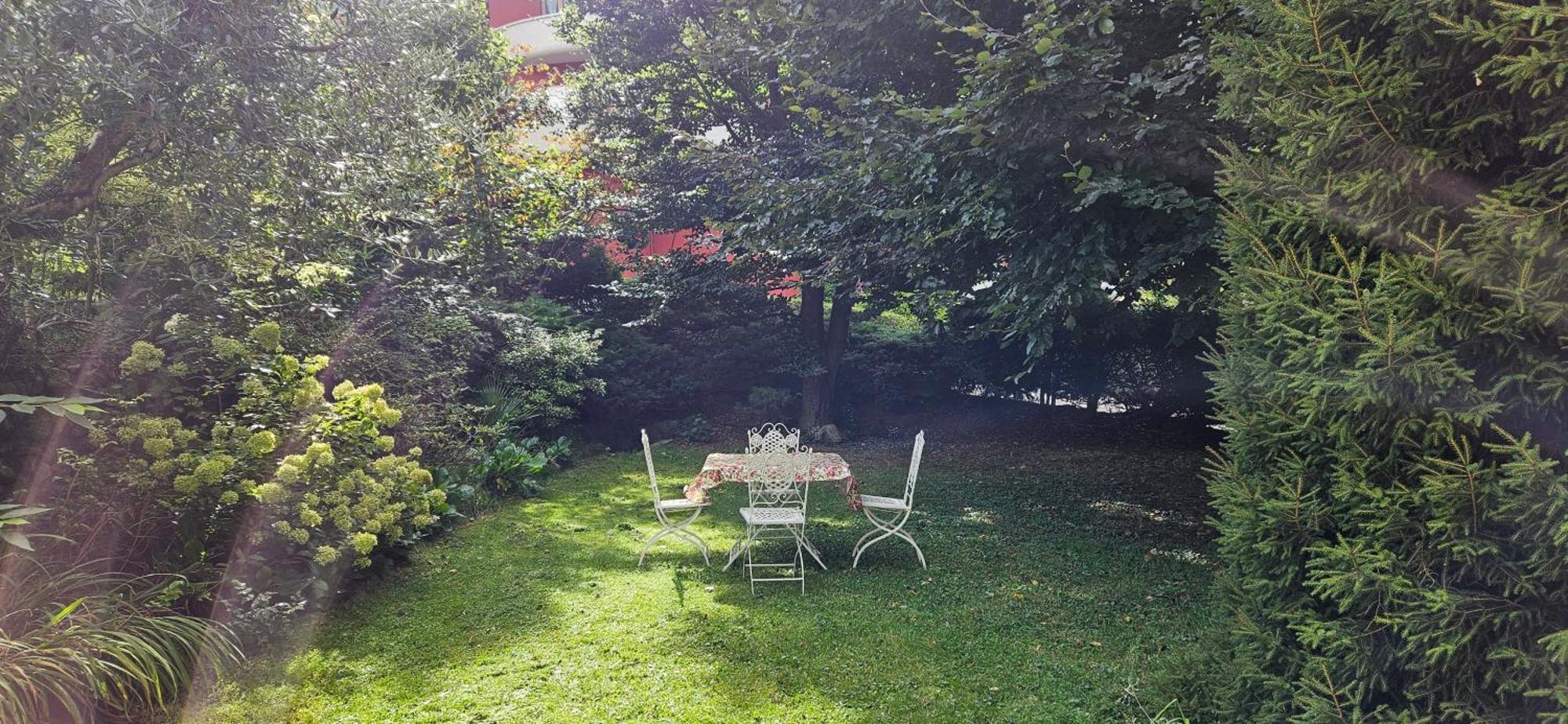 Appartamento Con Ingresso Autonomo, Giardino Privato E Portico Introbio Esterno foto