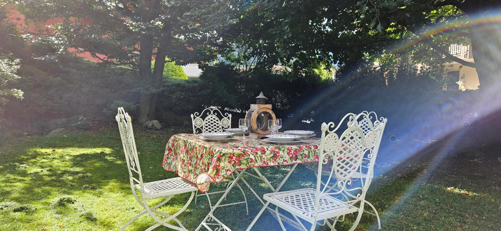 Appartamento Con Ingresso Autonomo, Giardino Privato E Portico Introbio Esterno foto