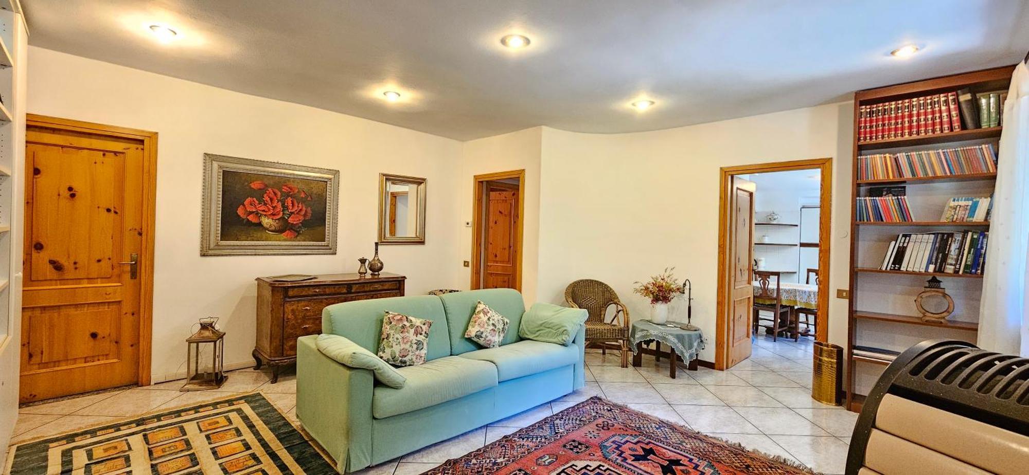 Appartamento Con Ingresso Autonomo, Giardino Privato E Portico Introbio Esterno foto